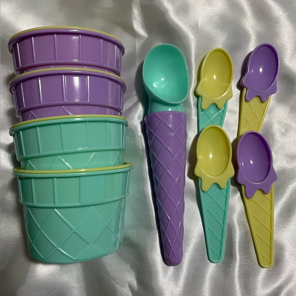 KITCHENWARE: Desert Serving Set